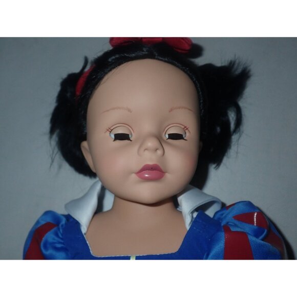 Madame Alexander’s Snow White 18" Doll Disney - Picture 5 of 7